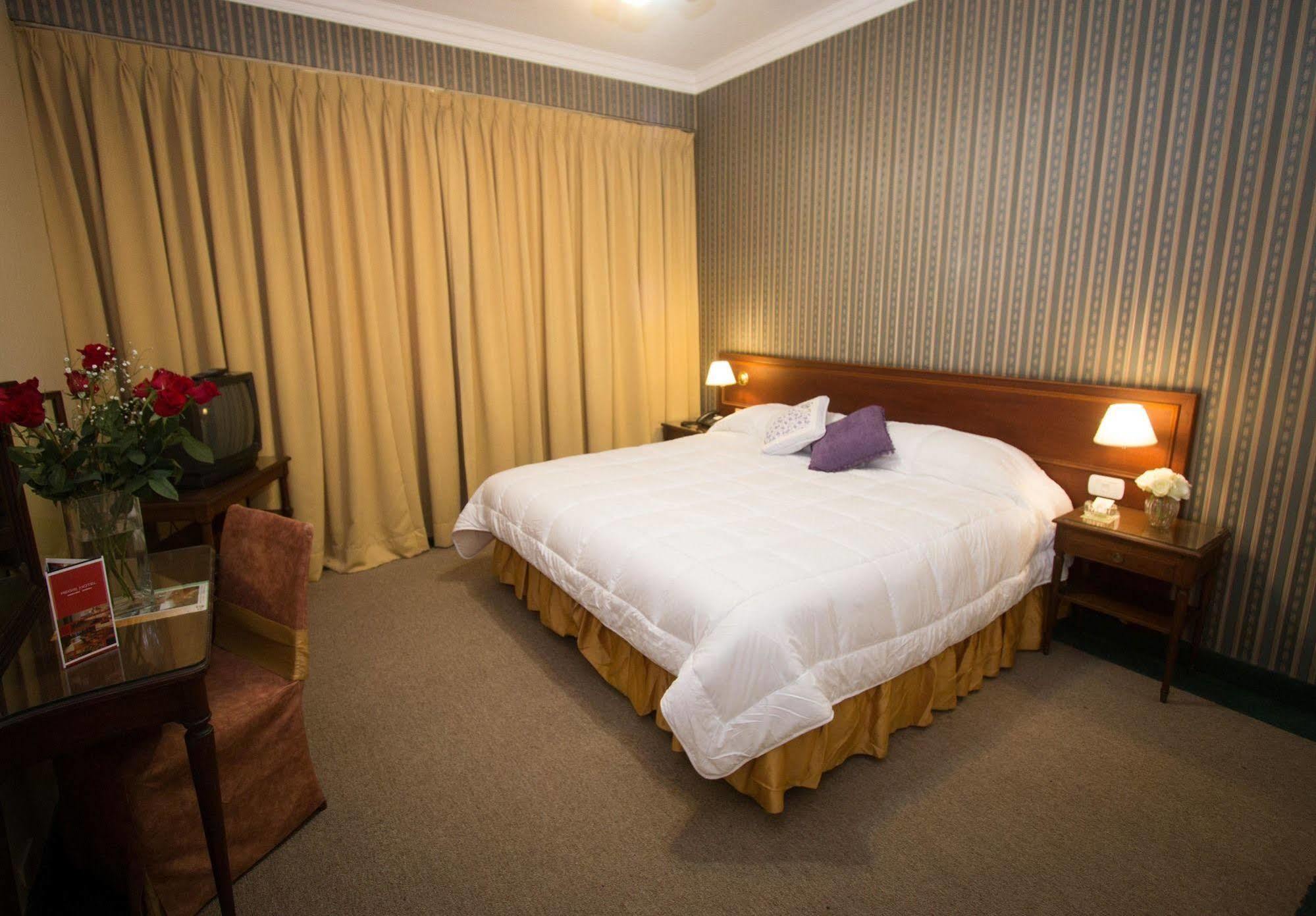 Regis Orho Hotel Буенос Айрес Екстериор снимка